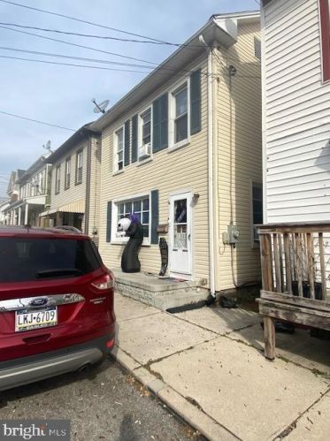 327 Franklin St, Hanover, PA 17331-2425