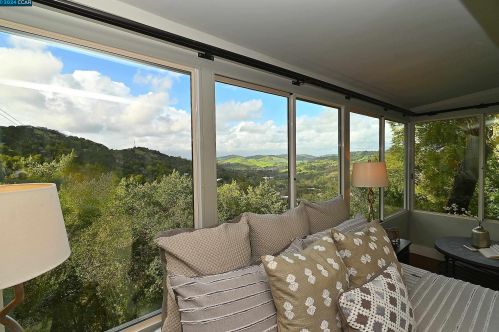 122 El Toyonal, Orinda CA  94563-2133 exterior