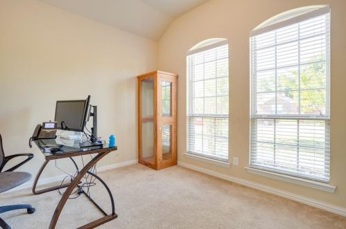 505 Jr Stoff Dr, Azle, TX 76020-4868