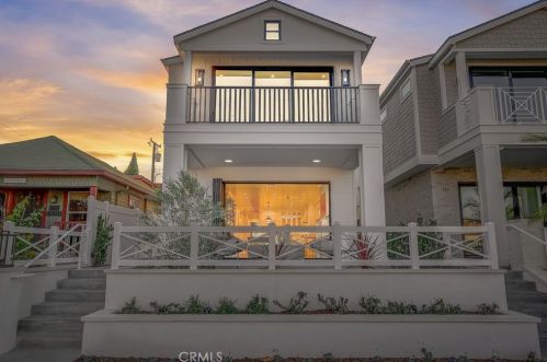133 13th St, Seal Beach, CA 90740-6531