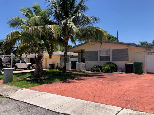 28 4th St, Dania Beach FL  33004-4132 exterior
