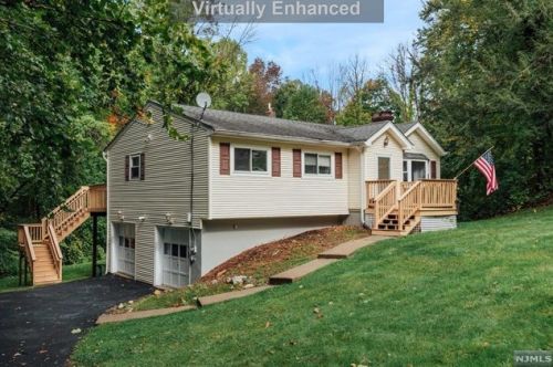 8 Grove Dr, Wantage, NJ 07461-4208