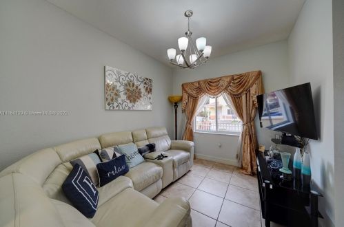 17845 74th Ct, Hialeah FL  33015-8441 exterior