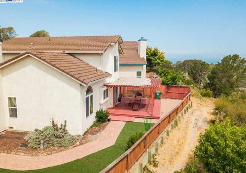 1408 Greenfield Cir, Pinole CA  94564-2136 exterior