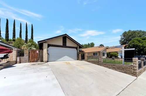 22923 Tupelo Ridge Dr, Santa Clarita, CA 91354-1320
