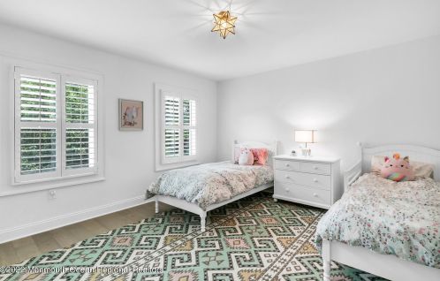 4 Constitution Dr, Leonardo NJ  07737-1808 exterior