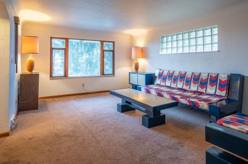 4709 Lebanon Church Rd, Pittsburgh, PA 15122-2724