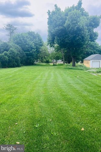2990 Windsor Rd, Red Lion, PA 17356-8535