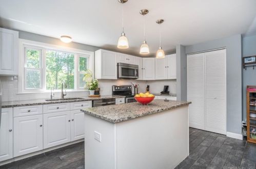 200 Mountain Rd, Hartford CT  06111-1509 exterior