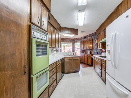 7268 Fernmeadow Dr, Dallas TX  75248-5605 exterior