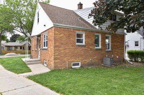 8912 Auer Ave, Milwaukee WI  53222-3624 exterior