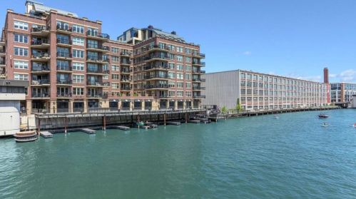 102 Water St, Milwaukee WI 53202-6054 exterior