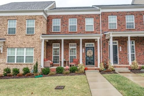 729 Westcott Ln, Nolensville, TN 37135-4046
