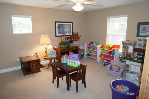 3258 King George Dr, Orlando FL  32835-5902 exterior