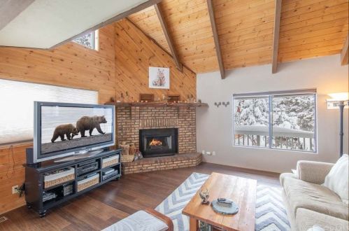 1113 Chimney Peak Rd, Big Bear City CA  92314-8871 exterior