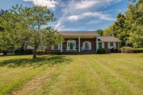 1525 White Dr, Lewisburg, TN 37091-3638