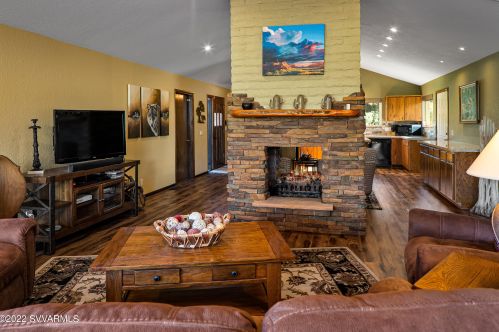 200 Concho Dr, Sedona AZ 86351-7952 exterior