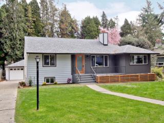 8232 34th Ave, Seattle, WA 98115-4808