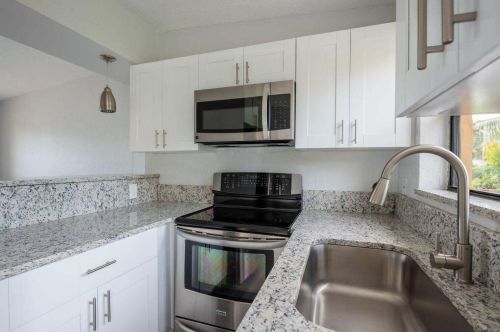 3105 Ocean Pkwy, Boynton Beach FL  33435-1652 exterior