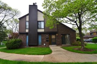 8580 Servite Dr, Milwaukee, WI 53223-2567