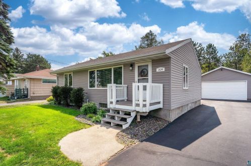 2124 Hutchinson Rd, Duluth, MN 55811-5342