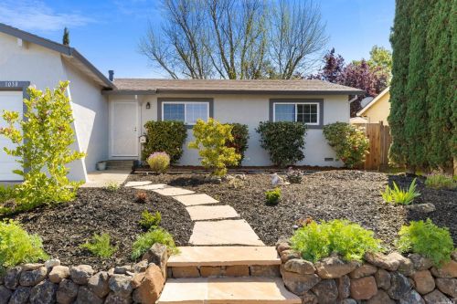 1038 Estes Dr, Santa Rosa, CA 95409-2638
