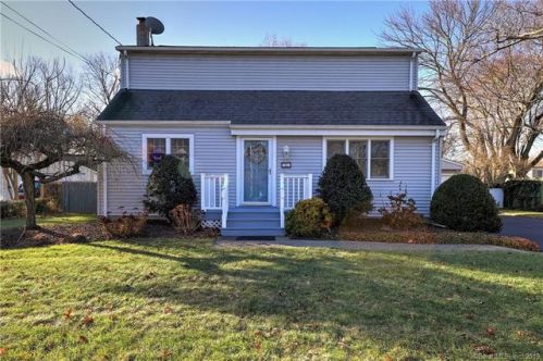 84 Spruce St, Milford, CT 06460-3526