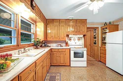 917 Jefferson St, West Bend WI  53090-1419 exterior