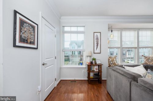 7009 Darbey Knoll Dr, Gainesville VA  20155-3634 exterior