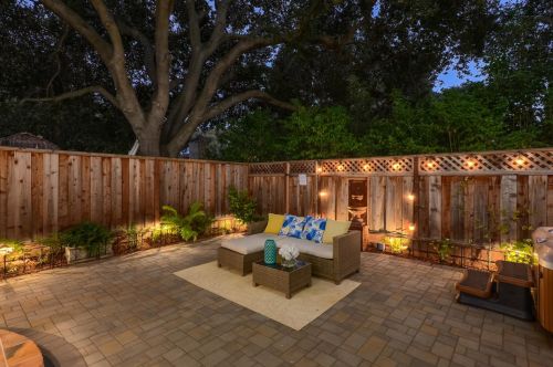 2110 Hanover St, Palo Alto CA  94306-1244 exterior