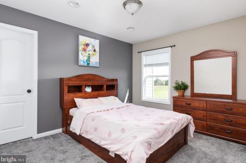 13525 Aden Rd, Nokesville VA  20181-2817 exterior