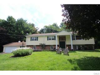 124 Canoe Brook Rd, Bridgeport, CT 06611-2146