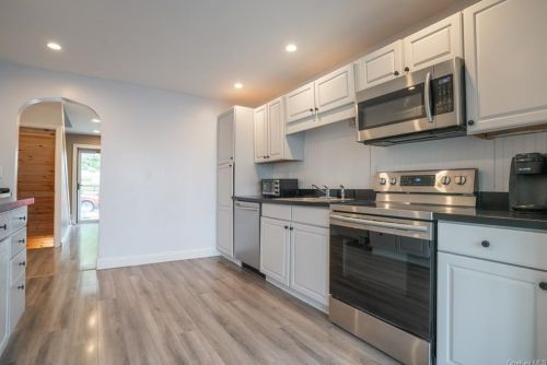 63 Entrance Way, Mahopac NY  10541-1328 exterior