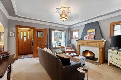 3140 32, Milwaukee WI 53215-4233 exterior