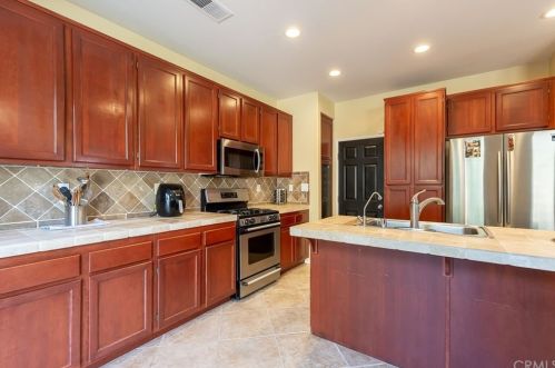 42008 Calabria Dr, Temecula CA  92591-5721 exterior