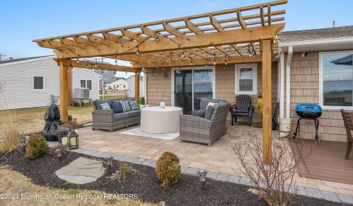 1600 Bch Blvd, Lacey NJ  08731-5031 exterior