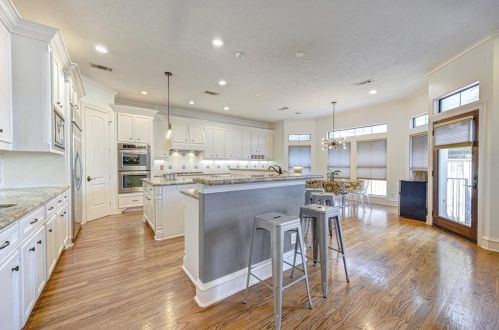 4416 Betty St, Bellaire, TX 77401-5220