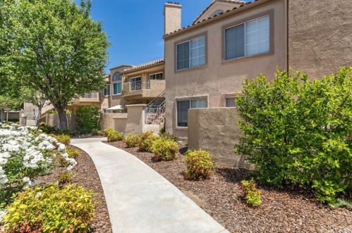 23615 Del Monte Dr, Santa Clarita, CA 91355-3385