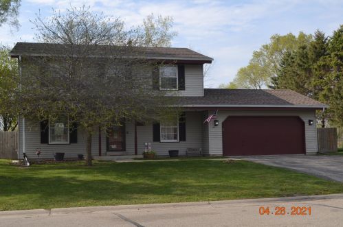 328 Foxmead Dr, Waterford, WI 53185-4427