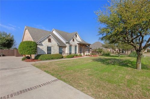 2 Lone Star Dr, Waco, TX 76708-5839