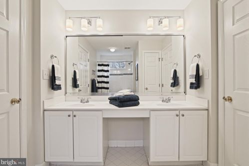 3211 Winter Sun Ter, Herndon VA  20171-1939 exterior