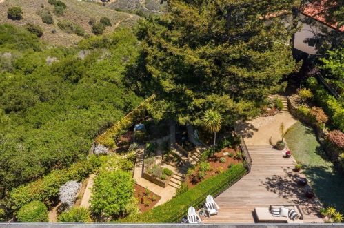 2462 Hallmark Dr, Belmont, CA 94002-2908