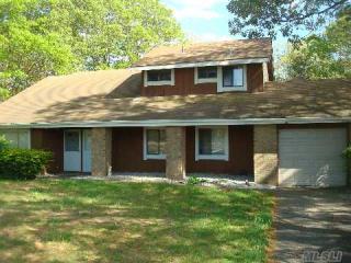 182 Granny Rd, Farmingville, NY 11738-2130