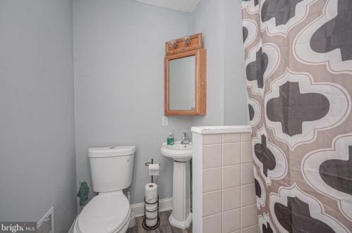 200 Delsea Dr, West Deptford NJ  08093-1221 exterior