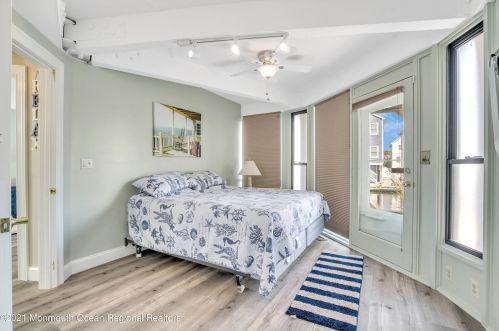 406 Eisenhower Ave, Pelican Island NJ  08751-1625 exterior