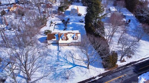 111 Shore Rd, Waterford, CT 06385-3642