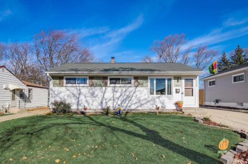 4922 Lynndale Ave, Milwaukee, WI 53220-2004