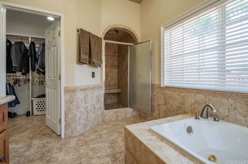 2828 Inyo Cir, Simi Valley CA 93063-2002 exterior