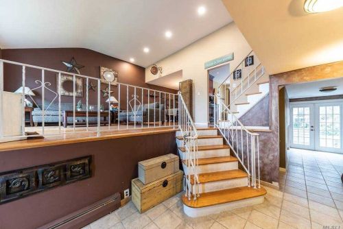 1833 Bradley Ct, North Bellmore, NY 11710-1059