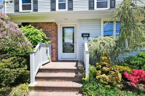 2579 Elderberry Rd, North Bellmore, NY 11710-1907